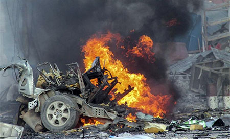 Un atentado con coche bomba deja tres muertos en Mogadiscio