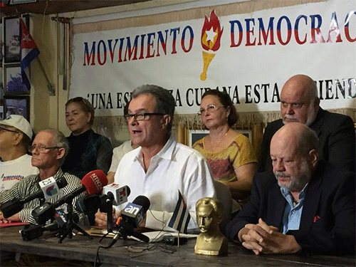 EEUU comunica a líder del exilio cubano que debe dejar el país