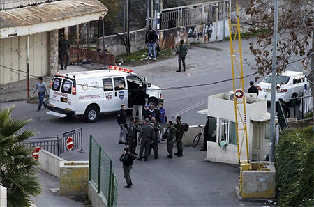 Un sionista dispara a una joven palestina en la colonia de Anatot