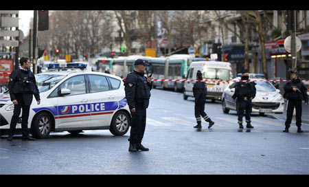 Policía francesa: El cinturón explosivo no era más que una imitación