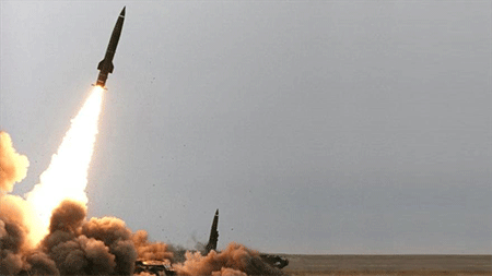 El Ejército yemení ataca con dos misiles una base militar saudí