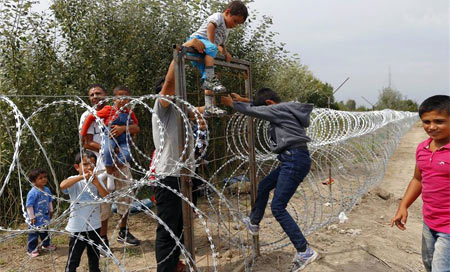 Ban pide ampliar las normas legales para conceder refugio en Europa
