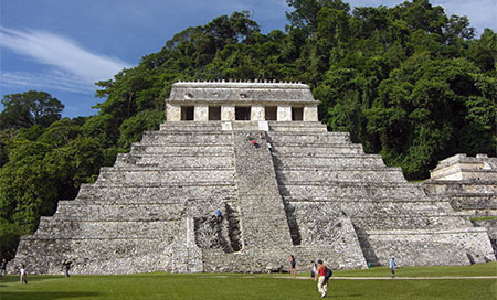 Descubren un sistema hidráulico bajo la tumba de un rey maya en México 