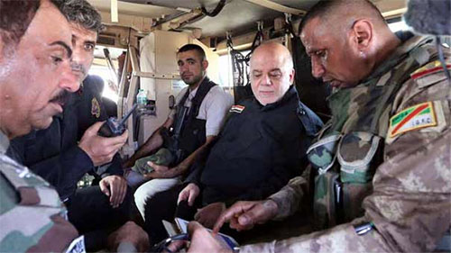 El primer ministro iraquí visita la primera línea del campo de batalla