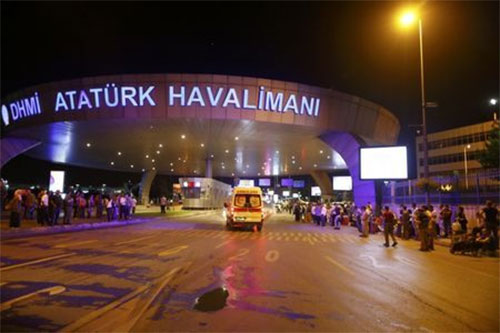 Un atentado suicida deja 36 muertos en el aeropuerto de Estambul
