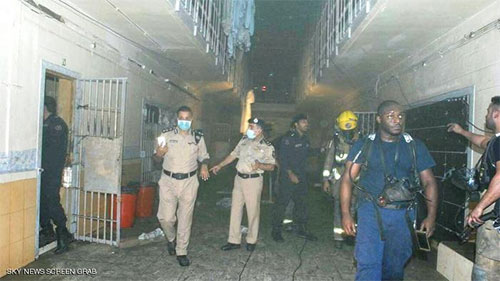 Presos de una cárcel de Kuwait atrapados por el fuego