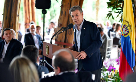 El presidente colombiano asegura que las FARC dejarán todas sus armas