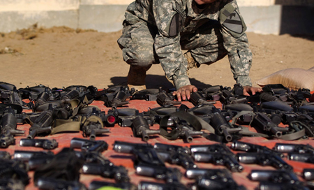 Agentes de inteligencia jordanos venden armas robadas en el mercado negro