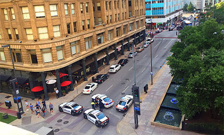 Evacúan un rascacielos de Dallas por alerta de bomba 