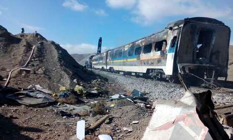 Unos 40 muertos y 100 heridos por choque de trenes en norte de Irán