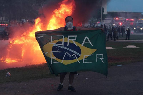 Manifestación contra Temer frente al Congreso brasileño