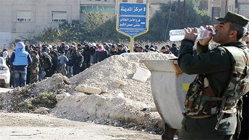 Se cumplen los preparativos para evacuar a los últimos armados de Al Waer