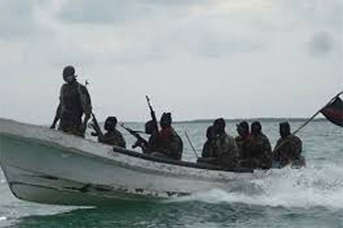 Los piratas somalíes vuelven a raptar buques