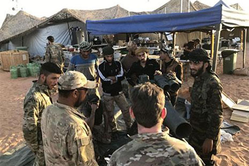 Un grupo de armados se entrega con sus armas al Ejército sirio