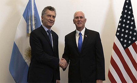 Pence: EEUU no se quedará de brazos cruzados ante la crisis en Venezuela 