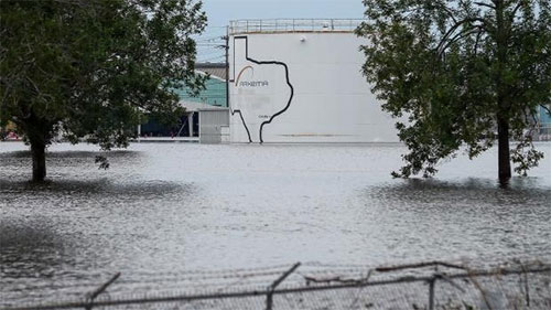 Doble explosión química en Texas, mientras Luisiana sufre ya a Harvey