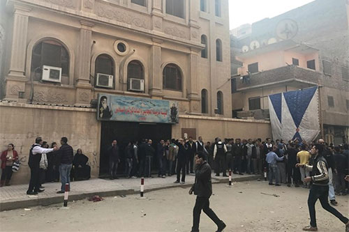 Terroristas atacan la iglesia copta de Santa María Mina en Egipto