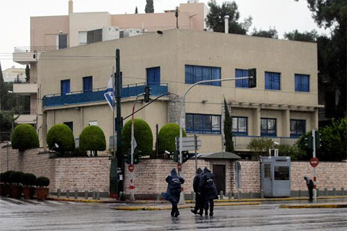 Anarquistas atacan con pintura la embajada sionista en Atenas