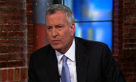 Alcalde de Nueva York desafía los decretos migratorios de Trump 