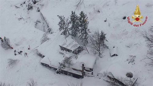 “Muchos muertos” en el hotel sepultado por la nieve en Italia