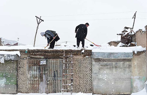 Más de 100 víctimas en Afganistán por la tormenta de nieve