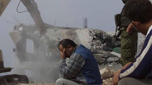 La ocupación israelí derriba la casa de una familia palestina en Jerusalén Este