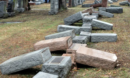 Destrozan lápidas de un cementerio judío de Filadelfia