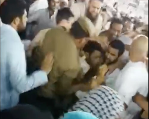 Detenido un saudí que intentó inmolarse a lo bonzo en la Kaaba