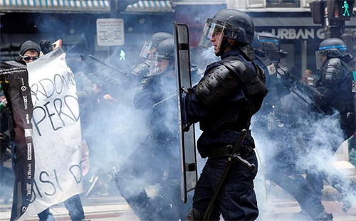 Piden justicia para el joven negro agredido por agentes de policía