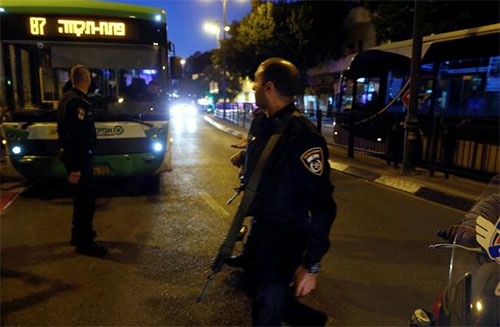 Siete israelíes heridos en un ataque armado cerca de Tel Aviv