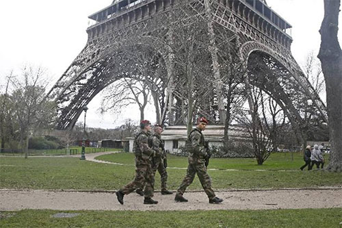 La Torre Eiffel se blinda contra el terrorismo