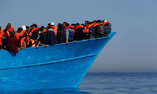 Macron propone crear en Libia centros de registro de migrantes