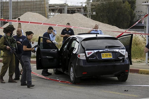 Un palestino muerto por fuego israelí tras atropellar a dos soldados