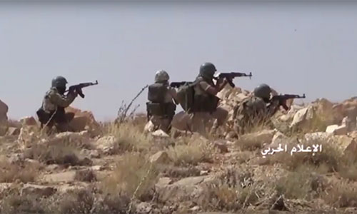 Hezbolá iza su bandera en la montaña más elevada de Arsal