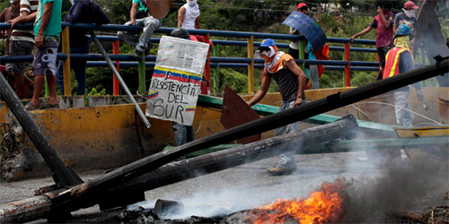 Dos muertos en la primera jornada del “paro cívico” de la oposición en Venezuela