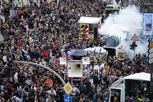 Miles de personas protestan contra la cumbre del G-20 en Hamburgo