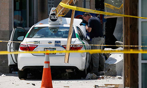 Diez heridos tras ser arrollados por un taxi cerca del aeropuerto de Boston