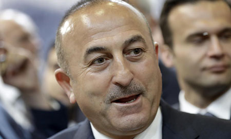 Holanda impide el aterrizaje de un avión que trasladaba al canciller turco