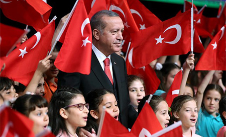 Erdogan vuelve formalmente a las filas del AKP