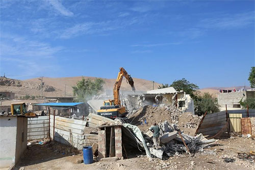 La ocupación israelí derriba tres casas palestinas en Cisjordania