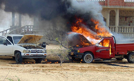 Egipto destruye una decena de vehículos cargados con armas en frontera con Libia