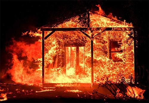 Barrios enteros han sido reducidos a cenizas en Santa Rosa