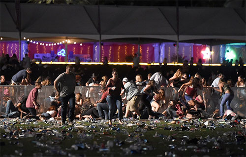 Dos muertos y 24 heridos en un tiroteo durante un concierto en Las Vegas