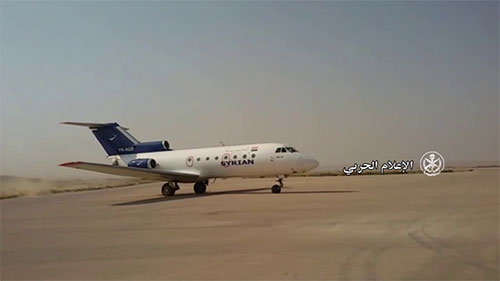 Primeros aviones aterrizan en el aeropuerto de Deir Ezzor tras la ruptura del asedio