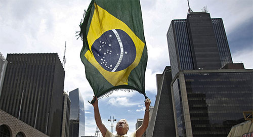 Miles de “sintecho” protestan en Brasil contra políticas de vivienda de Temer