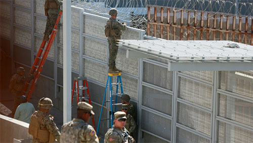 EEUU militariza su frontera ante avance de caravana de migrantes