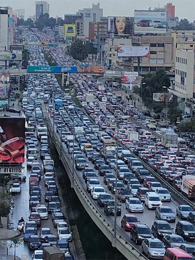 La independencia atasca el tráfico en Beirut