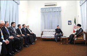 IMAM KHAMINEI RECIBIÓ EL PRESIDENTE AFGANO, HAMID KARZAI, Y SU DELEGACIÓN