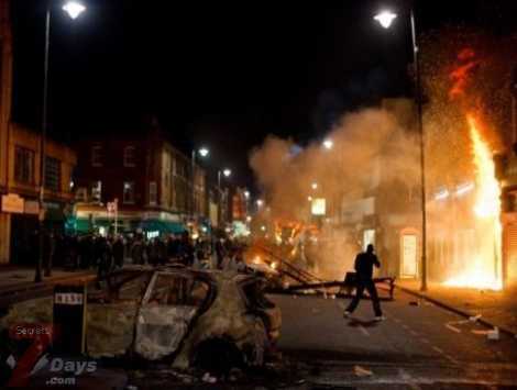 REINO UNIDO CAMERON PIDE QUE EL PARLAMENTO VOLVER DE SUS VACACIONES 
