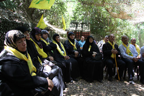 LOS HONESTOS VISITAN LOS MUYAHIDINES PARA FELICITARNOS POR EL D&IacuteA DE LA VICTORIA